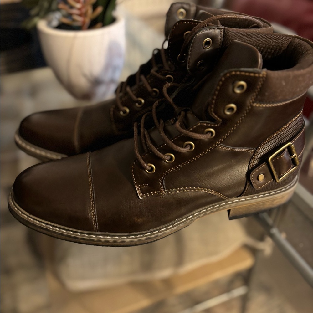 J Ferrar boots brown in a size 10 - comes in box.